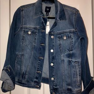 Brand new with tags on it , Jean jacket from the gap size medium.
